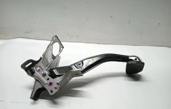 Mazda 3 III Brake pedal 