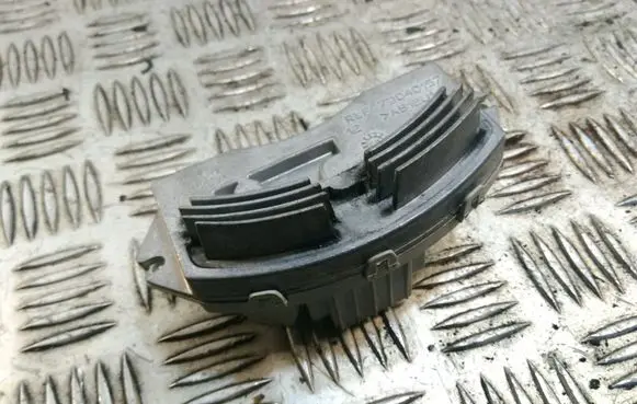 BMW 3 E46 Coolant fan relay 73040157