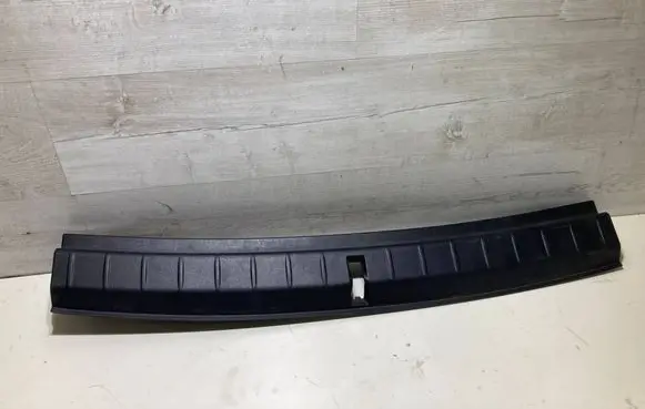 Trunk/boot sill cover protection