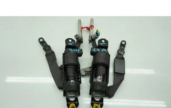 Volvo V70 Front seatbelt