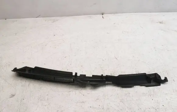 Volkswagen PASSAT B6 Other engine bay part 3c0121330