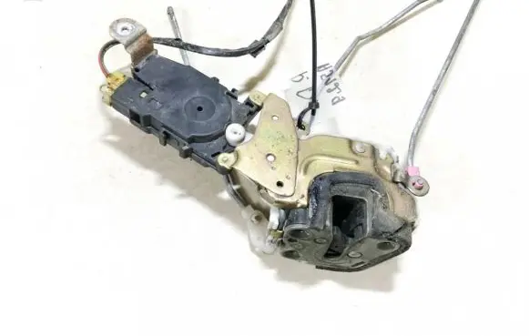 Subaru Impreza I Front door lock