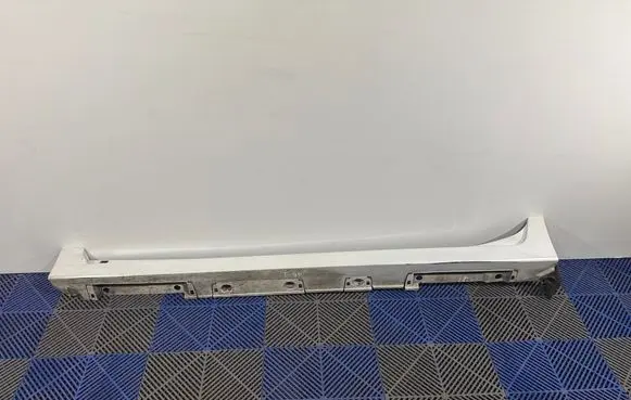 Lexus CT 200H Sill