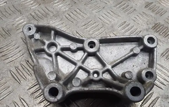 Infiniti Q70 Y51 Engine mounting bracket A6510940039 11387010411 4002