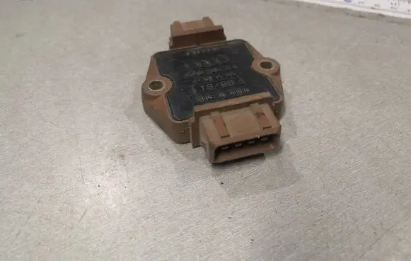 Audi A8 S8 D2 4D Ignition amplifier control unit 4A0905351