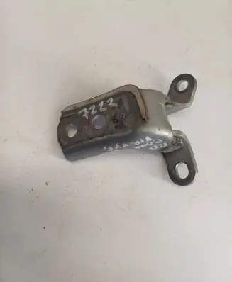 Toyota Avensis T250 Front door upper hinge