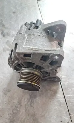 Renault Captur Generator/alternator 231001318R
