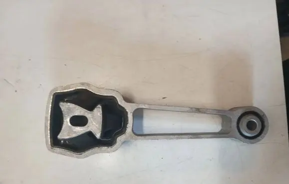 Volvo V60 Engine mount bracket 30793322