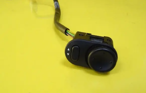 Opel Omega B1 Wing mirror switch 90494125L