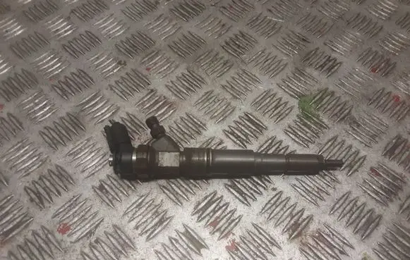 BMW 5 E60 E61 Fuel injector 7789661