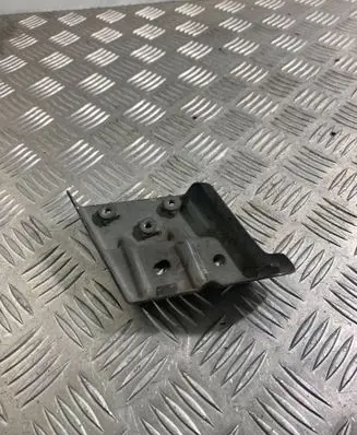Volkswagen Touareg II Fender mounting bracket 7P6821152A