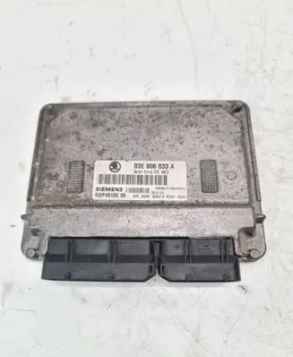 Skoda Fabia Mk1 (6Y) Engine control unit/module 03E906033A 5WP4012005