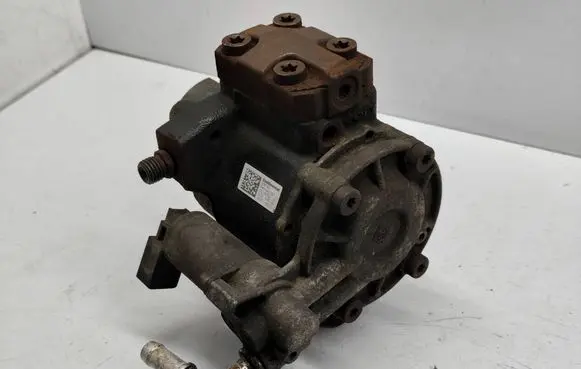 Skoda Octavia Mk2 (1Z) Fuel injection high pressure pump 03L130755E 110111103213
