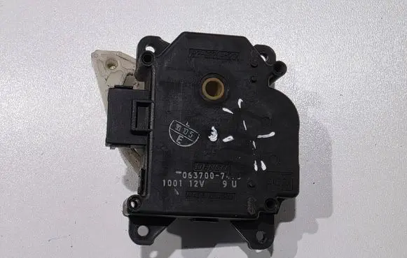 Lexus IS 200-300 Air flap motor/actuator 0637007470