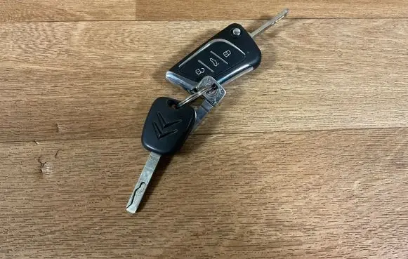 Citroen C4 I Ignition key/card 