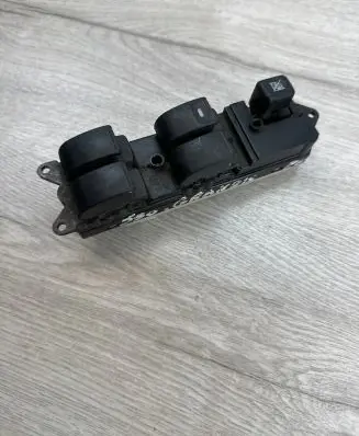 Mitsubishi Grandis Electric window control switch MN141066 515077