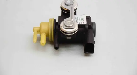Volkswagen Tiguan Turbo solenoid valve 04L131051AL