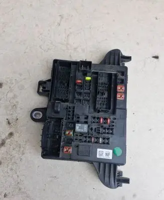 Opel Insignia A Fuse module 13277322 10382506811