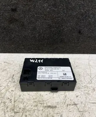 Mercedes-Benz E W211 Door central lock control unit/module A2114452600 A2115403545