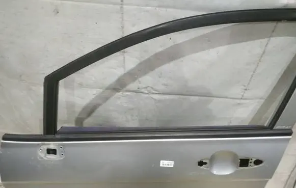Honda FR-V Front door glass trim molding 