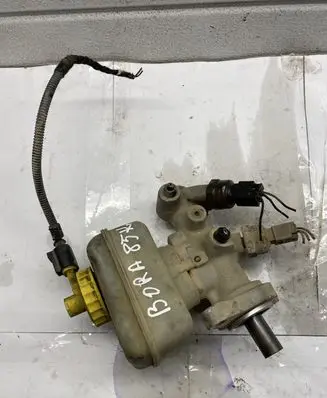 Volkswagen Golf III Master brake cylinder L471402