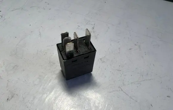 Volkswagen Caddy Other relay 7M0951253C 95VW10K705EA V23074A1001X47