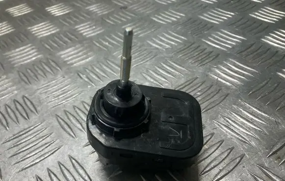 Nissan Juke I F15 Headlight level adjustment motor 