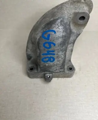 Mercedes-Benz E W213 Engine mounting bracket A6422234404