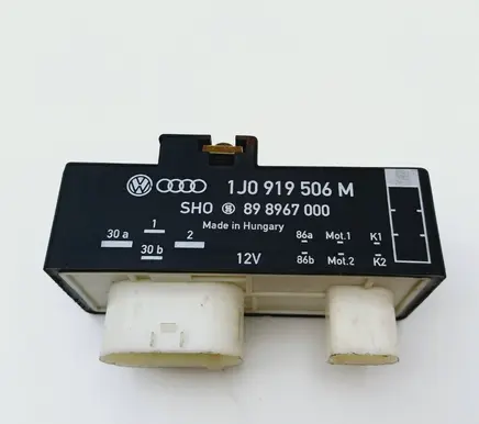 Volkswagen Golf IV Coolant fan relay 1J0919506M