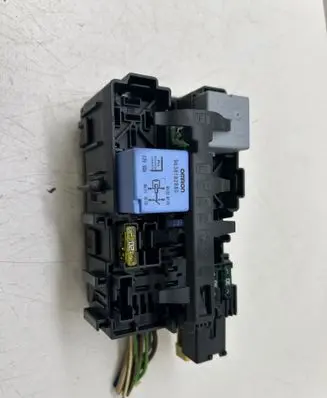 Peugeot 308 Fuse module 9806192580