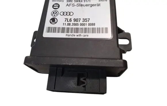 Volkswagen Touareg I Light module LCM 7L6907357 5WK49171