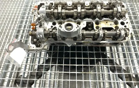 BMW 5 G30 G31 G38 Engine head 7852459