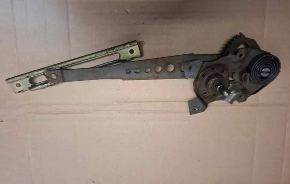 Mercedes-Benz W123 Rear door manual window regulator 86969
