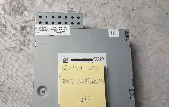Audi A4 S4 B8 8K CD/DVD changer 8X0035110B
