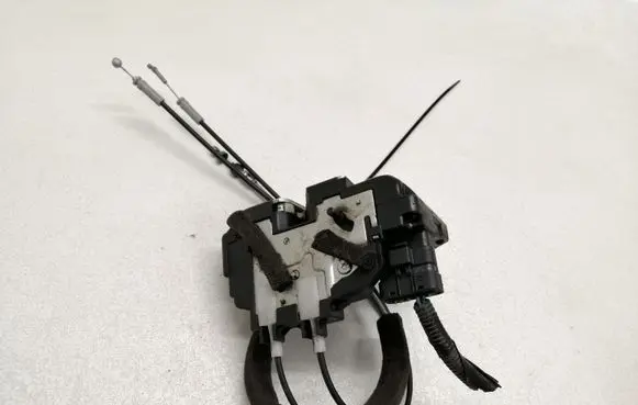 Nissan Tiida C11 Rear door lock