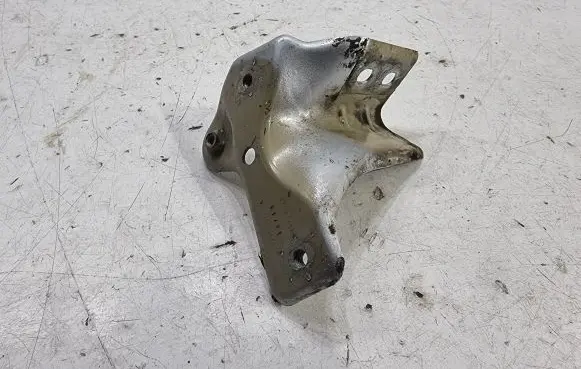 Skoda Fabia Mk2 (5J) Fender mounting bracket 5J0821142A