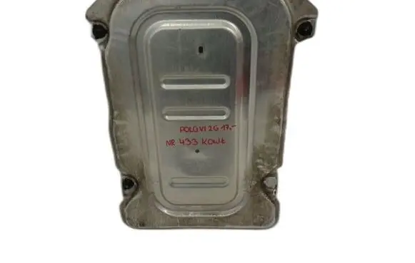 Volkswagen Polo VI Engine splash shield/under tray 2Q0825229