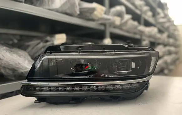 Volkswagen Tiguan Headlight/headlamp 5NM941113A