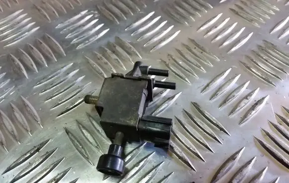 Nissan Primera Turbo solenoid valve AESA123