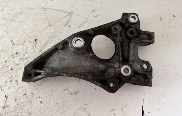 Peugeot 308 Engine mounting bracket 9672950980 6566018