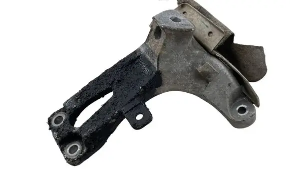 Engine mounting bracket