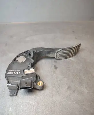 Nissan Pulsar Accelerator throttle pedal 180023RA0B