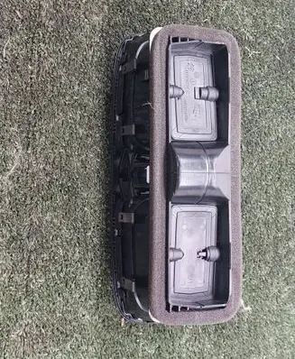 Volkswagen Golf VI Dash center air vent grill 5K0815735 5K0819728