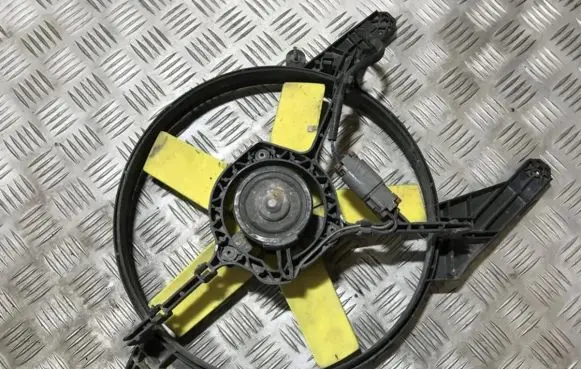 Radiator cooling fan shroud