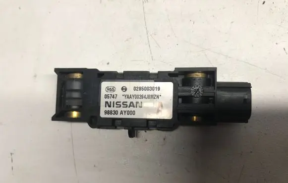 Nissan Primera Airbag deployment crash/impact sensor 98830AY00 0285003019