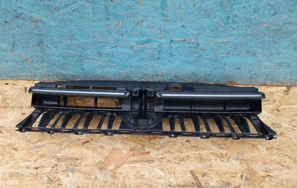 Front bumper upper radiator grill