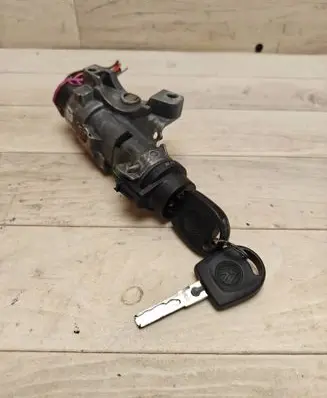 Volkswagen Polo V 6R Ignition lock 4B0905851Q