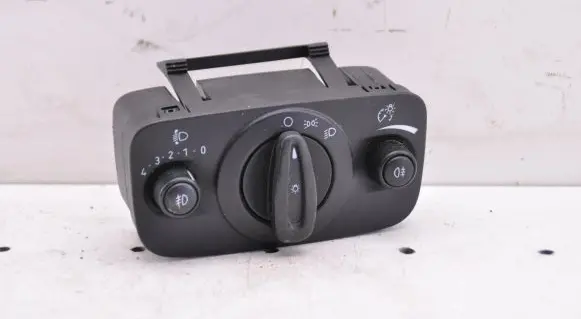Ford C-MAX II Light switch AV6T13A024AC