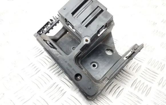 Skoda Octavia Mk2 (1Z) Fuse box cover 1K0907361C 1K0937540C