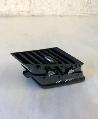 Opel Grandland X Dash center air vent grill Yp00062877